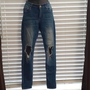 Super fun skinny Jean's with ripped knee